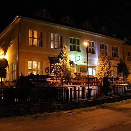 Hotel Obecna Skola Svatý Jan pod Skalou Εξωτερικό φωτογραφία