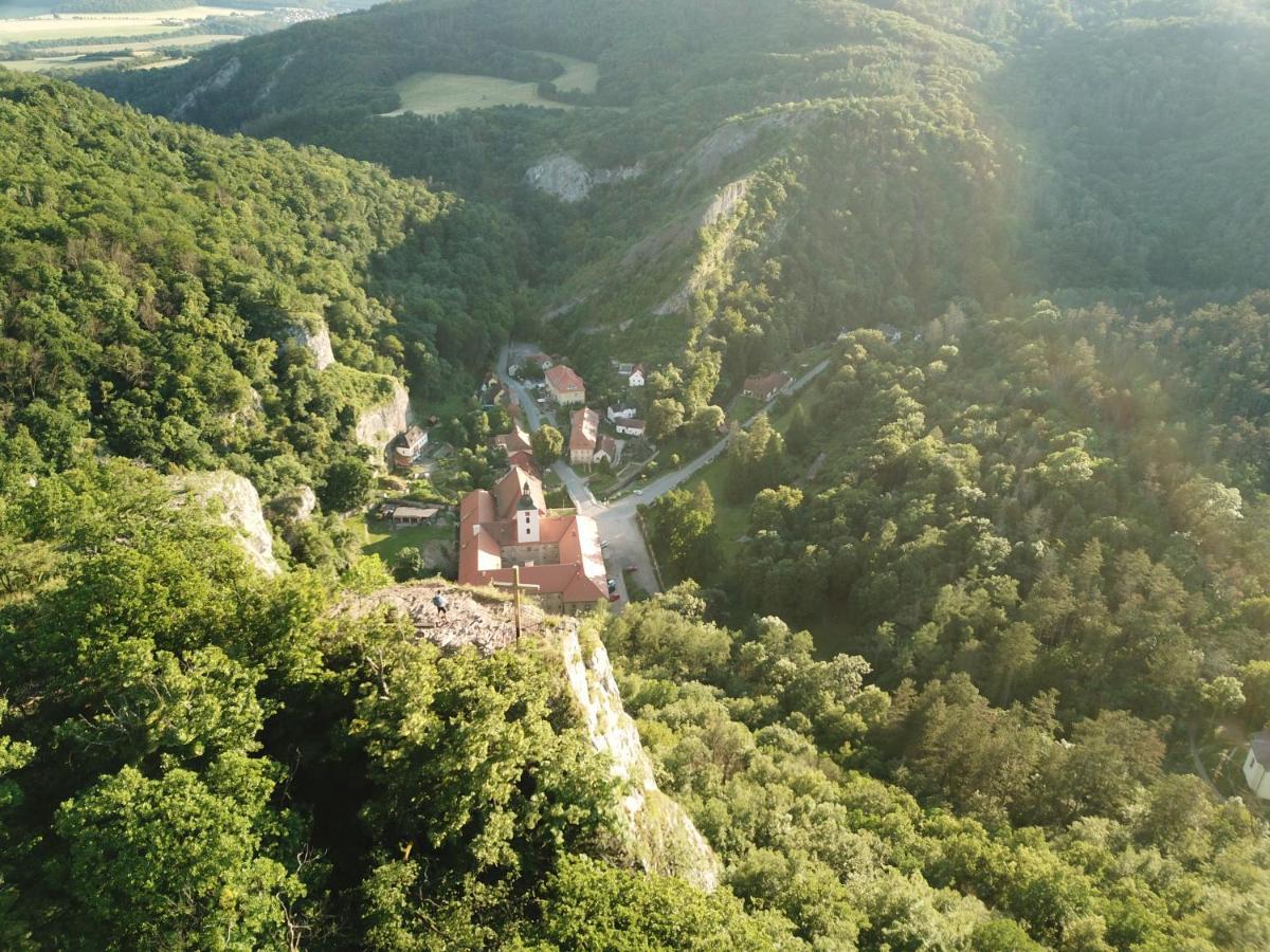 Hotel Obecna Skola Svatý Jan pod Skalou Εξωτερικό φωτογραφία