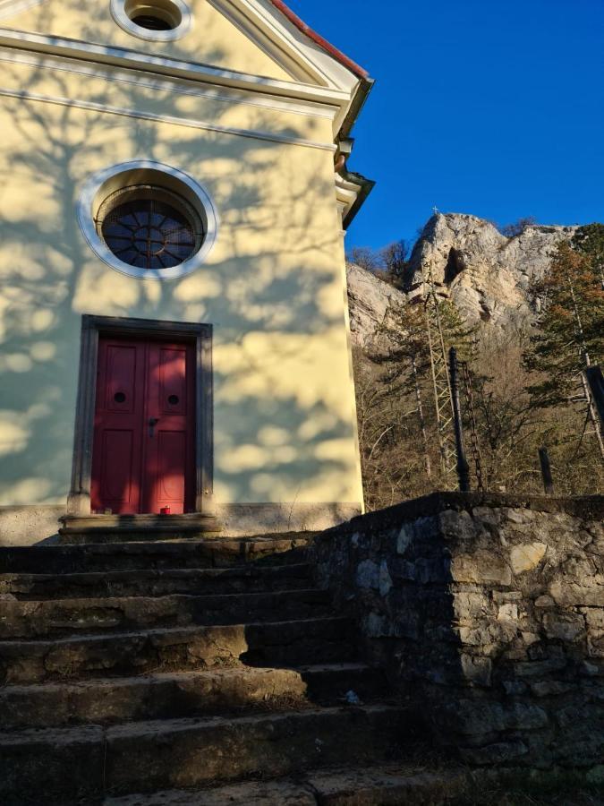 Hotel Obecna Skola Svatý Jan pod Skalou Εξωτερικό φωτογραφία