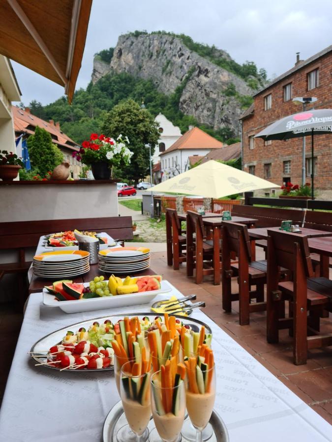 Hotel Obecna Skola Svatý Jan pod Skalou Εξωτερικό φωτογραφία