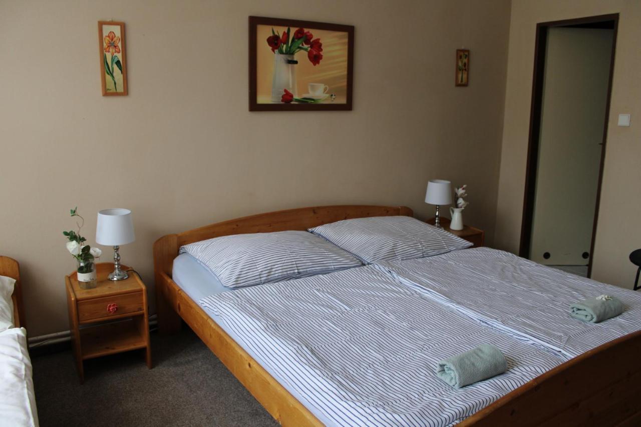 Hotel Obecna Skola Svatý Jan pod Skalou Εξωτερικό φωτογραφία