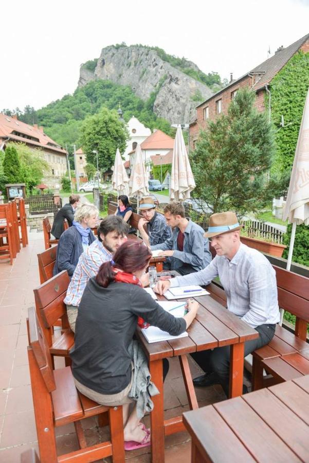 Hotel Obecna Skola Svatý Jan pod Skalou Εξωτερικό φωτογραφία