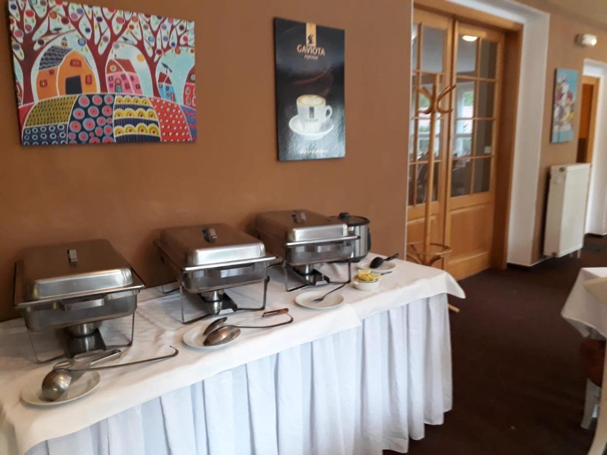 Hotel Obecna Skola Svatý Jan pod Skalou Εξωτερικό φωτογραφία